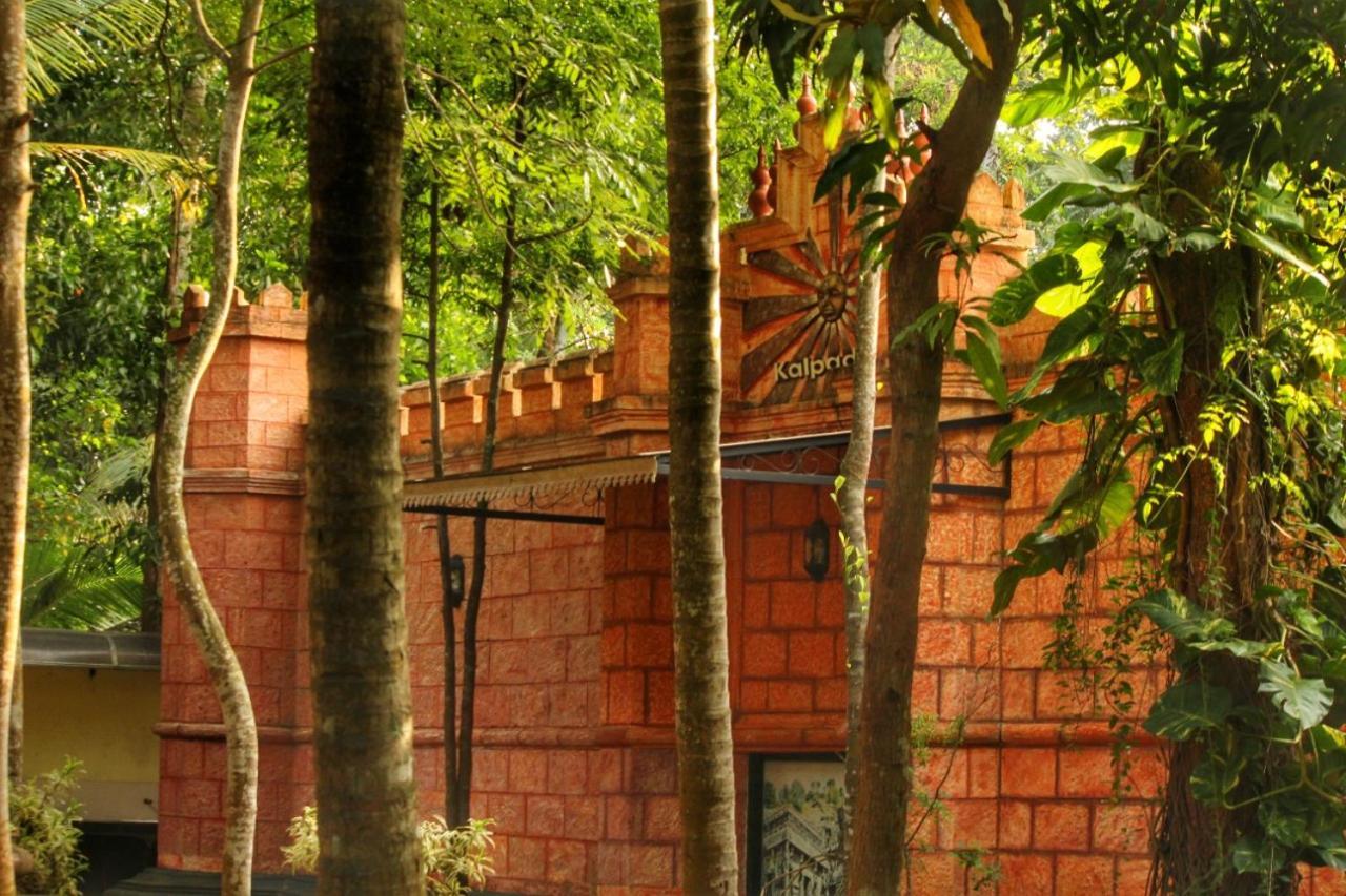 Отель Kalpadiyil Balarampuram Экстерьер фото